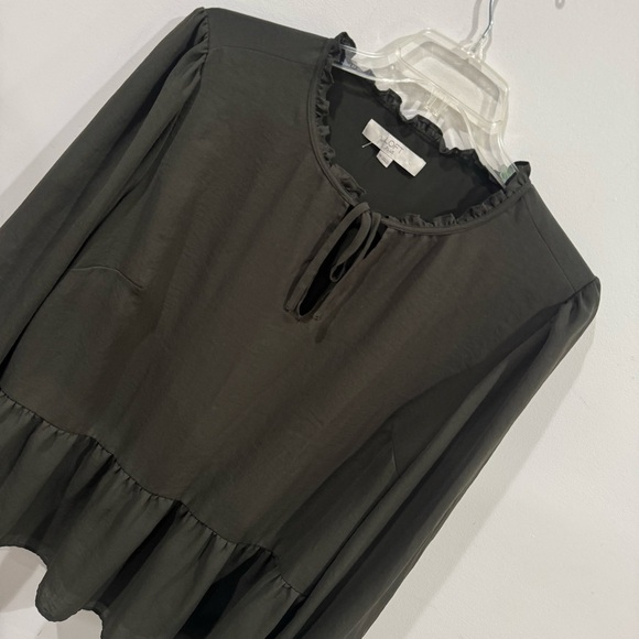 Ann Taylor loft plus brownish/ pewter flowy tie neck flounce top ❤️ - Picture 5 of 6